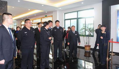 威海經區分局政工科領導一行參觀安然公司