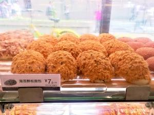 記者在85度C石牌店發(fā)現(xiàn)相關(guān)產(chǎn)品已改掉“肉松”字眼。信息時報記者 陳雅菲 攝