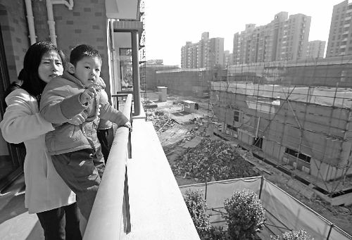 上海“樓倒倒”向購房者開放
