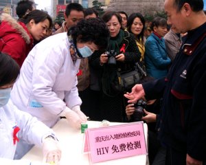 重慶檢驗檢疫局開展世界艾滋病日宣傳活動