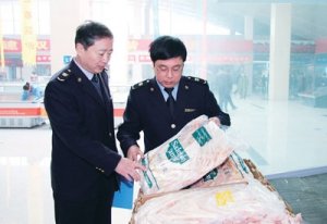 杭州局會同杭州市余杭區農業部門對杭州市進境肉類進行專項檢查