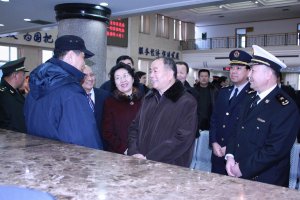 王樂泉慰問阿拉山口口岸春節節日值班人員