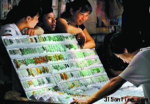 記者調查所謂文物市場 專家稱魚龍混雜不懂最好不買。