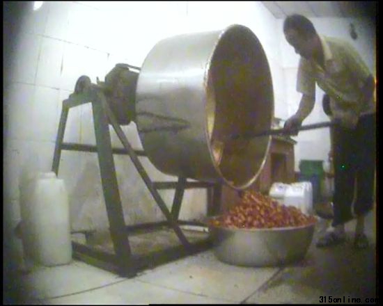 麻辣小食品制作現(xiàn)場