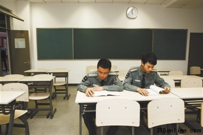 北大清華保安“比賽”學習社會青年慕名而來（圖）