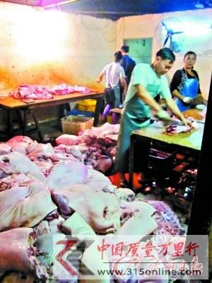 廣東東莞黑窩點用病死豬肉日產(chǎn)數(shù)千斤有毒臘味