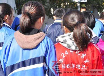內蒙古包頭全部收回獎勵優秀學生紅色校服（圖）