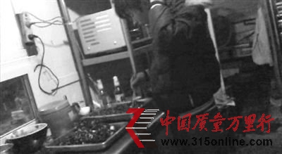 北京知名餐飲街烤魚店存在廚衛狀況惡劣等情況