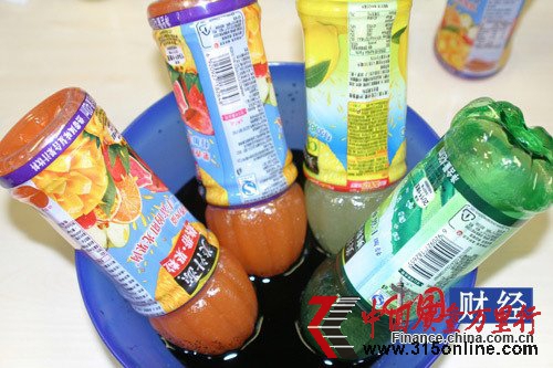 美汁源飲料瓶蓋存衛(wèi)生隱患 消費者驚呼不會再買