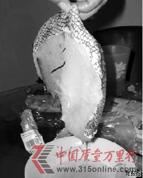 家樂(lè)福被曝鯧魚(yú)搭冰才賣(mài)不帶冰價(jià)格貴12元
