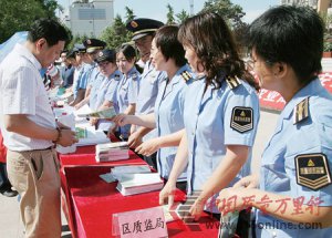 北京市房山區質監局開展食品安全宣傳周現場咨詢活動