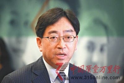 高永文向死者家屬致以慰問(wèn)。圖片來(lái)源:香港大公報(bào) 高永文向死者家屬致以慰問(wèn)。圖片來(lái)源:香港大公報(bào)