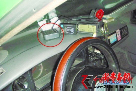 紅圈內為連接在計價器上的汽車信號發生器(俗稱