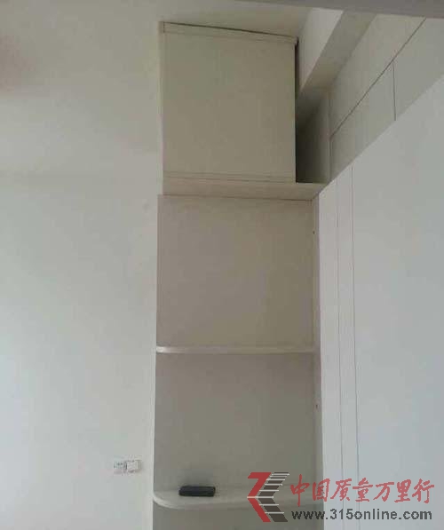 廈門紅星美凱龍家具疑現(xiàn)瑕疵 工作人員大吼顧客
