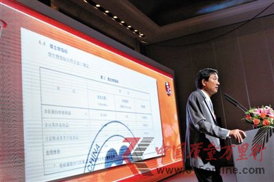昨日,百勝中國事業部主席蘇敬軾在北京就子公司肯德基被曝“冰塊比馬桶水臟”做出回應,稱按國家標準,菌落總數是指示性的,用作參考。新京報記者 侯少卿 攝